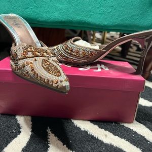 NWB Brown Floral Pumps Mules Womens 3" Heels Flowers Embroidery Beads Size 8